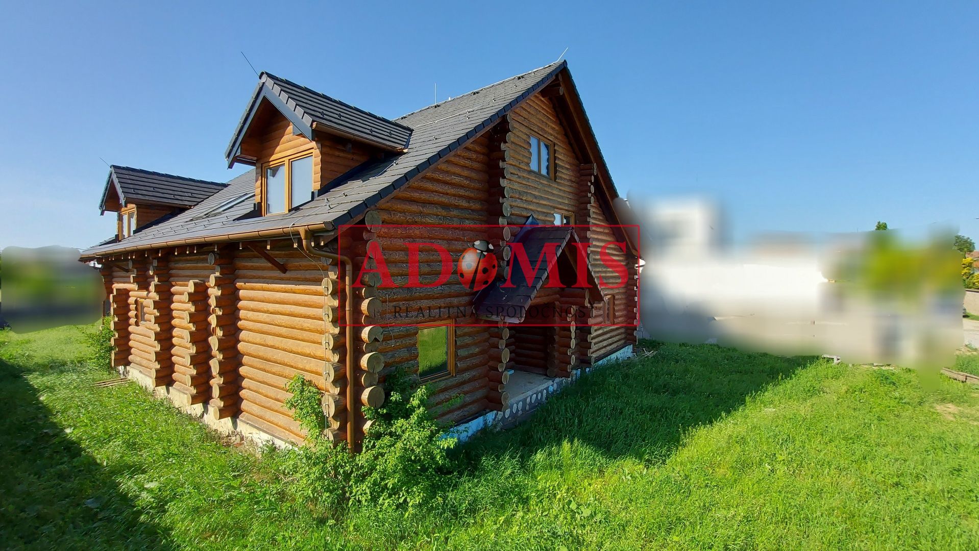 ADOMIS - exkluzívny 5-izb zrubový rodinný dom,Valaliky,3x kúpelňa,391m2,pozemok 944m2,dvojpodlažný,kompletne oplotený