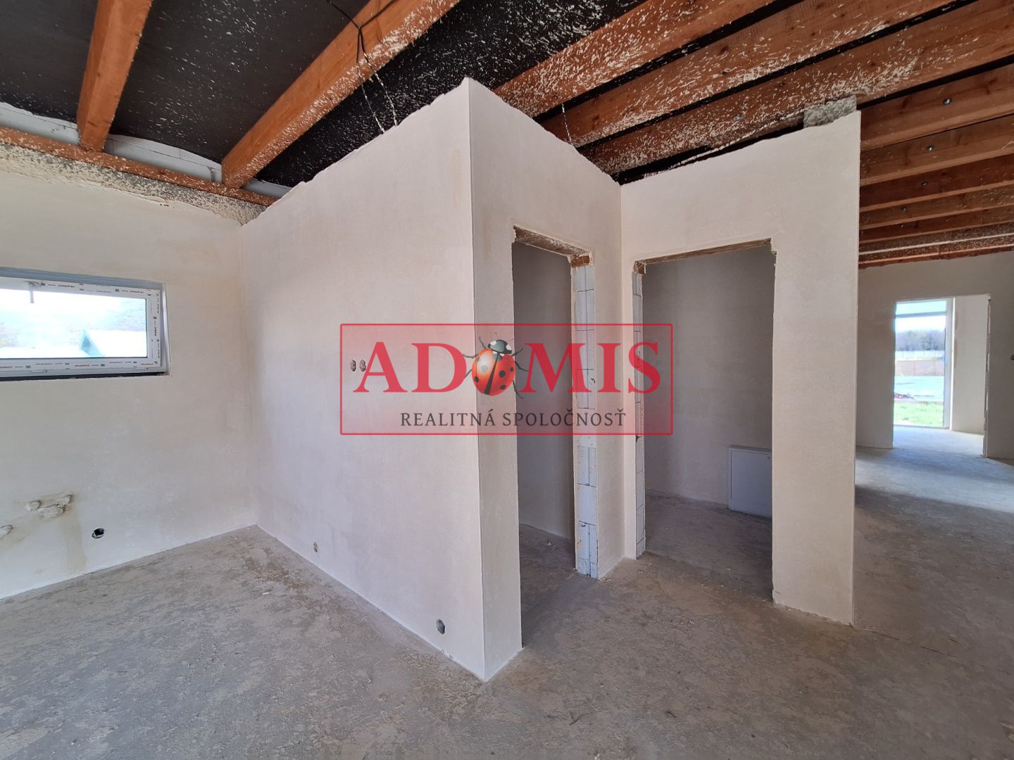 ADOMIS -  vymením bungalov 160m2 za byt,kompletné IS, pozemok 573m2, tepelné čerpadlo,blízka obec za Šacou,Veľká Ida.