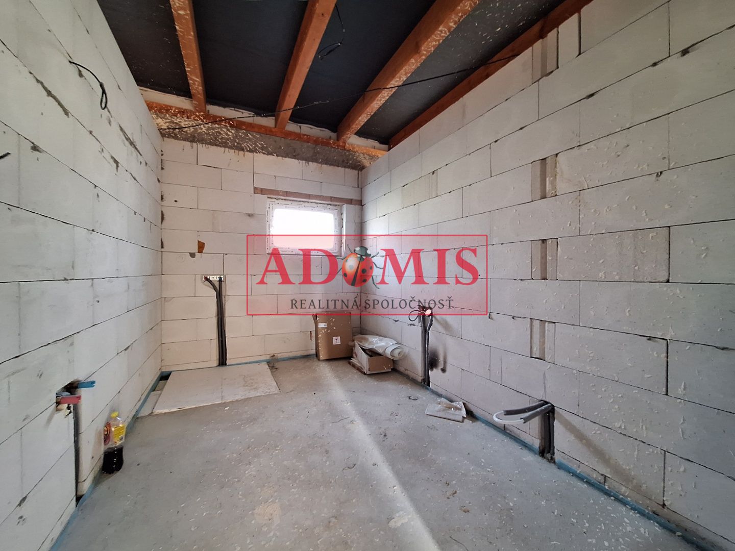 ADOMIS -  vymením bungalov 160m2 za byt,kompletné IS, pozemok 573m2, tepelné čerpadlo,blízka obec za Šacou,Veľká Ida.