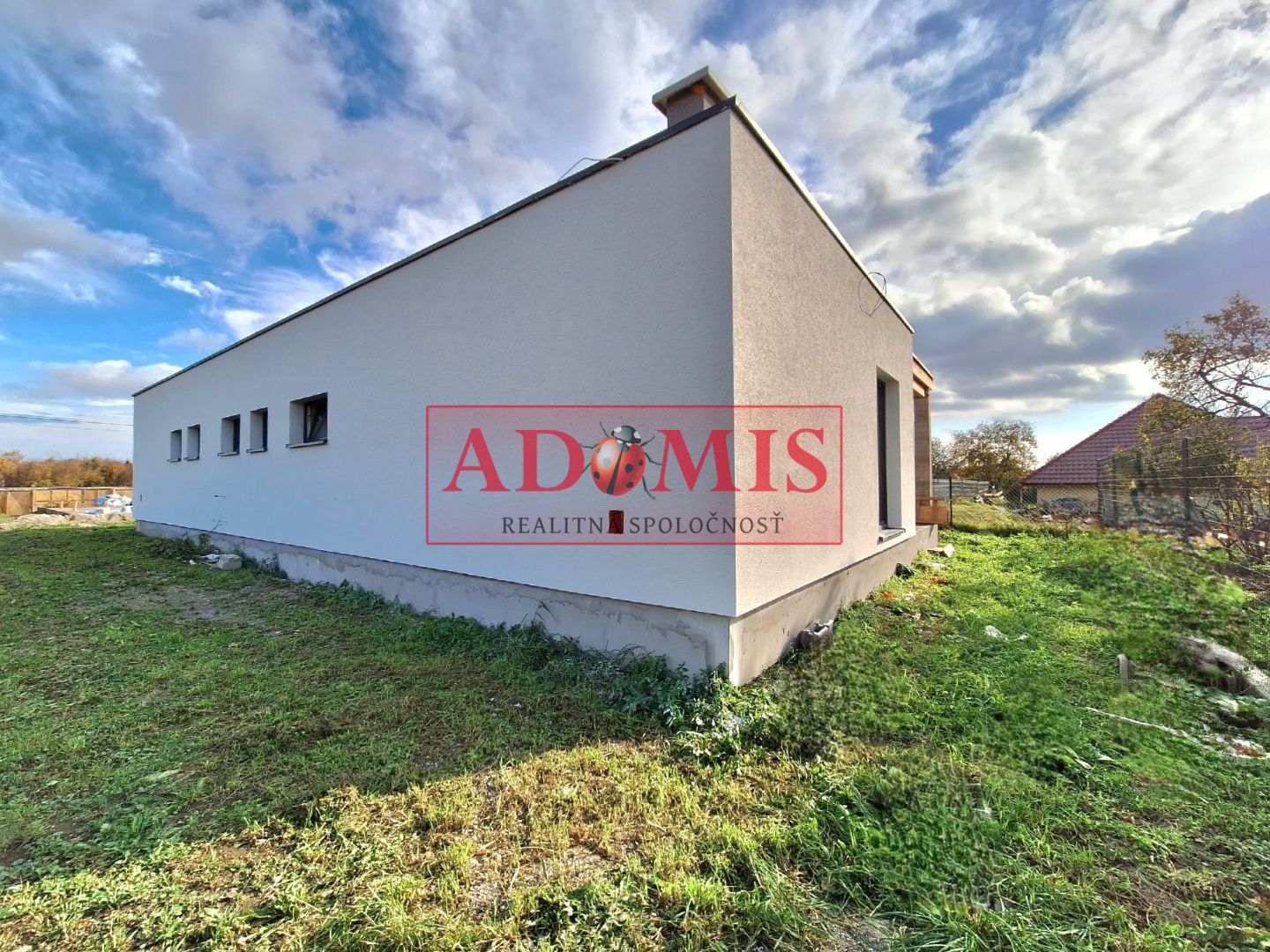 ADOMIS -  vymením bungalov 160m2 za byt,kompletné IS, pozemok 573m2, tepelné čerpadlo,blízka obec za Šacou,Veľká Ida.