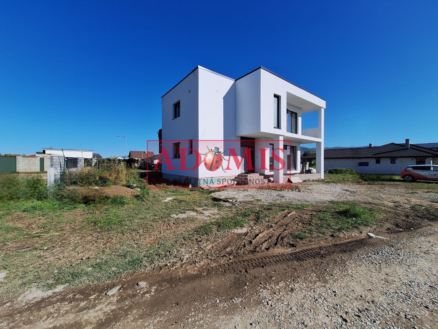 ADOMIS - Novostavba 4 izbový RD 138,8m2 s panoramatickým výhľadom na jazero, iba 15min od mosta VSS, obec Čaňa,