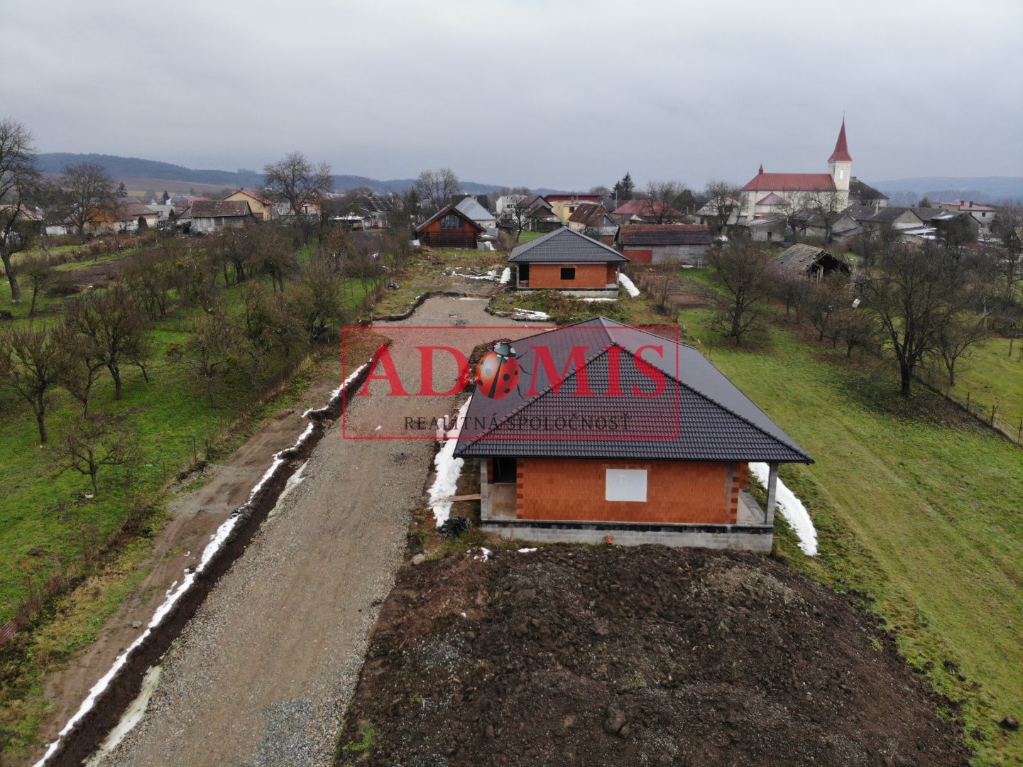 ADOMIS - 4-izb. bungalov, pozemok 6ár,  obec Ploské, 15 km z Košíc,, novostavba, Košice - okolie