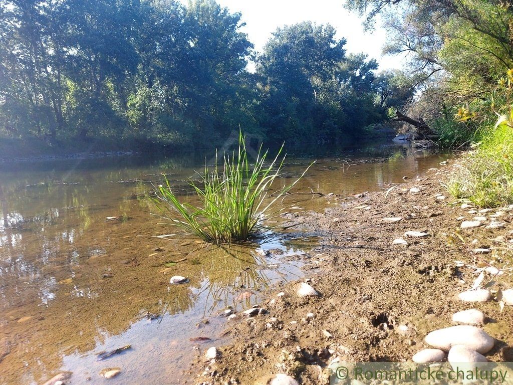 Kompletne zrekonštruovaná chatka neďaleko termálneho kúpaliska Vadaš v obci Kamenica nad Hronom