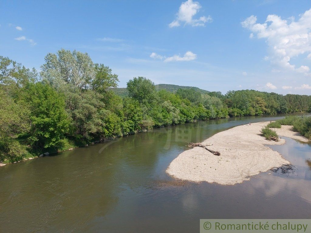 Kompletne zrekonštruovaná chatka neďaleko termálneho kúpaliska Vadaš v obci Kamenica nad Hronom