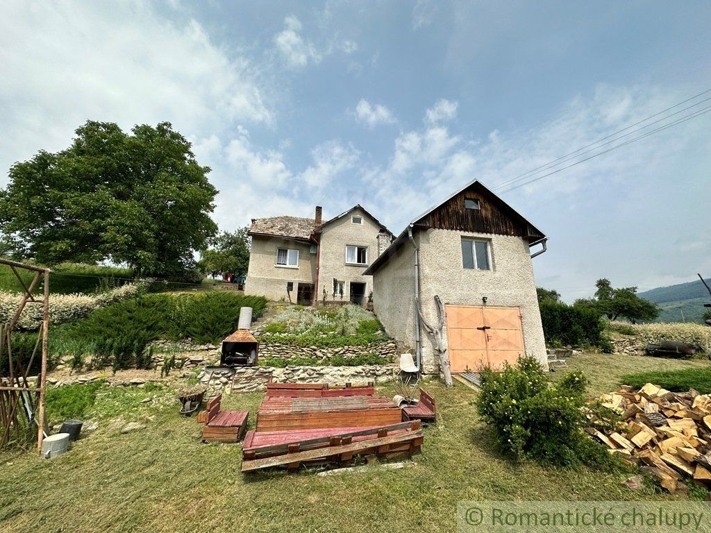 Dom na polosamote s rybníkom 5712m2. Znížená cena.