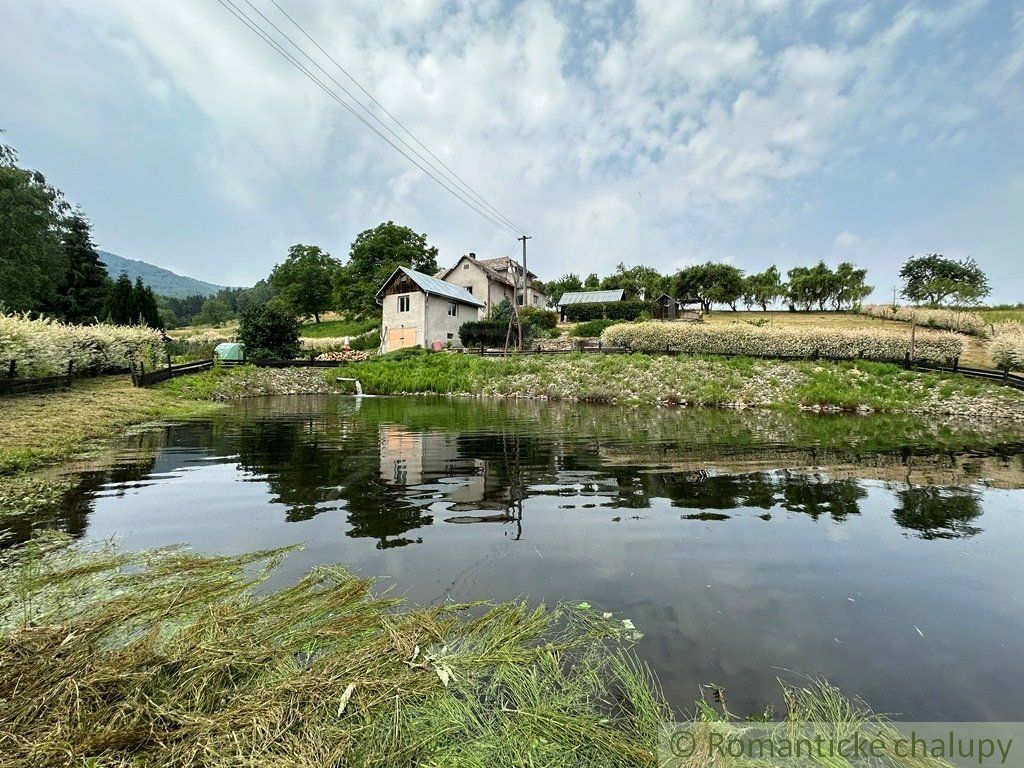 Dom na polosamote s rybníkom 5712m2. Znížená cena.