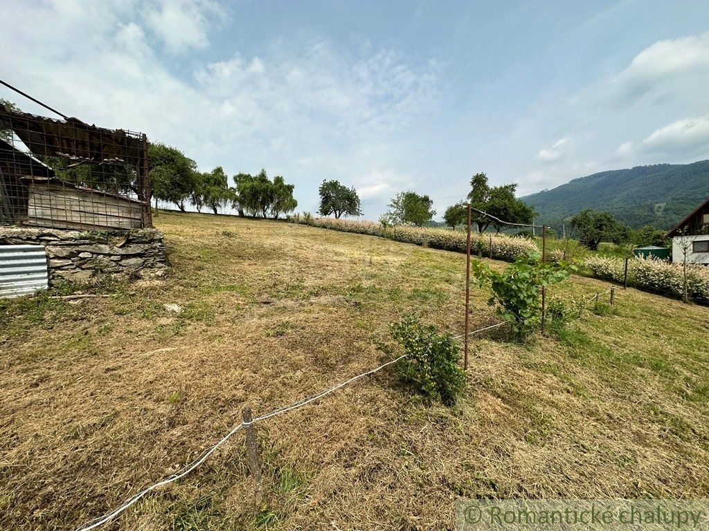 Dom na polosamote s rybníkom 5712m2. Znížená cena.