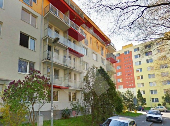 PREDANÉ - MUŠKÁTOVÁ, 3-i byt, 67 m2 – čiastočne ZREKONŠTRUOVANÝ byt v nízkopodlažnom zateplenom dome, v príjemnom prostredí RUŽINOVA