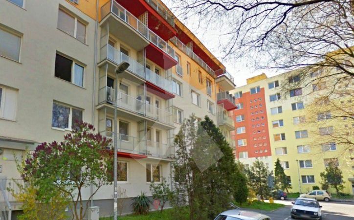 PREDANÉ - MUŠKÁTOVÁ, 3-i byt, 67 m2 – čiastočne ZREKONŠTRUOVANÝ byt v nízkopodlažnom zateplenom dome, v príjemnom prostredí RUŽINOVA