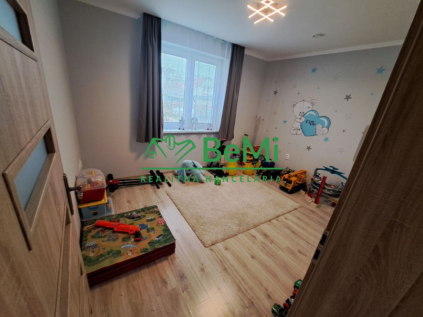 Na predaj slnečný moderný dom v obci Mostová na pozemku 510m2