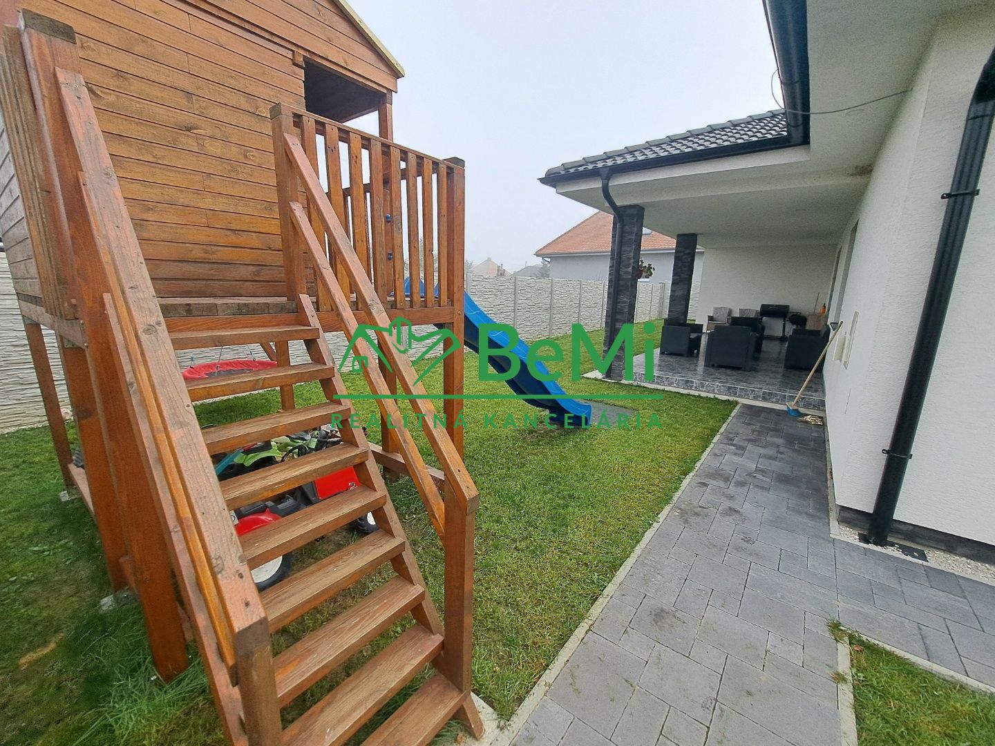 Na predaj slnečný moderný dom v obci Mostová na pozemku 510m2