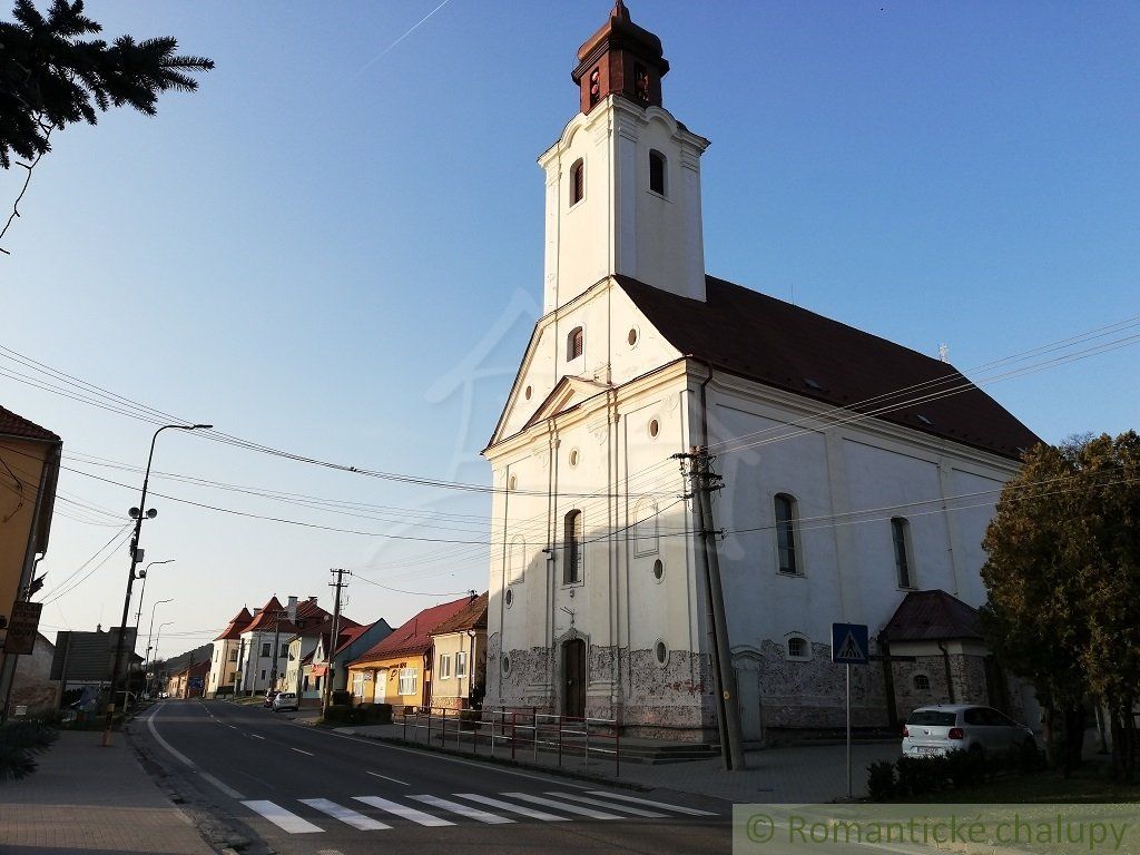 Dvojgeneračný 7 izbový rodinný dom v Trstíne na predaj