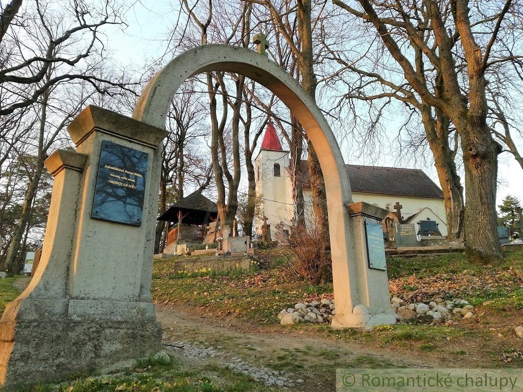 Dvojgeneračný 7 izbový rodinný dom v Trstíne na predaj