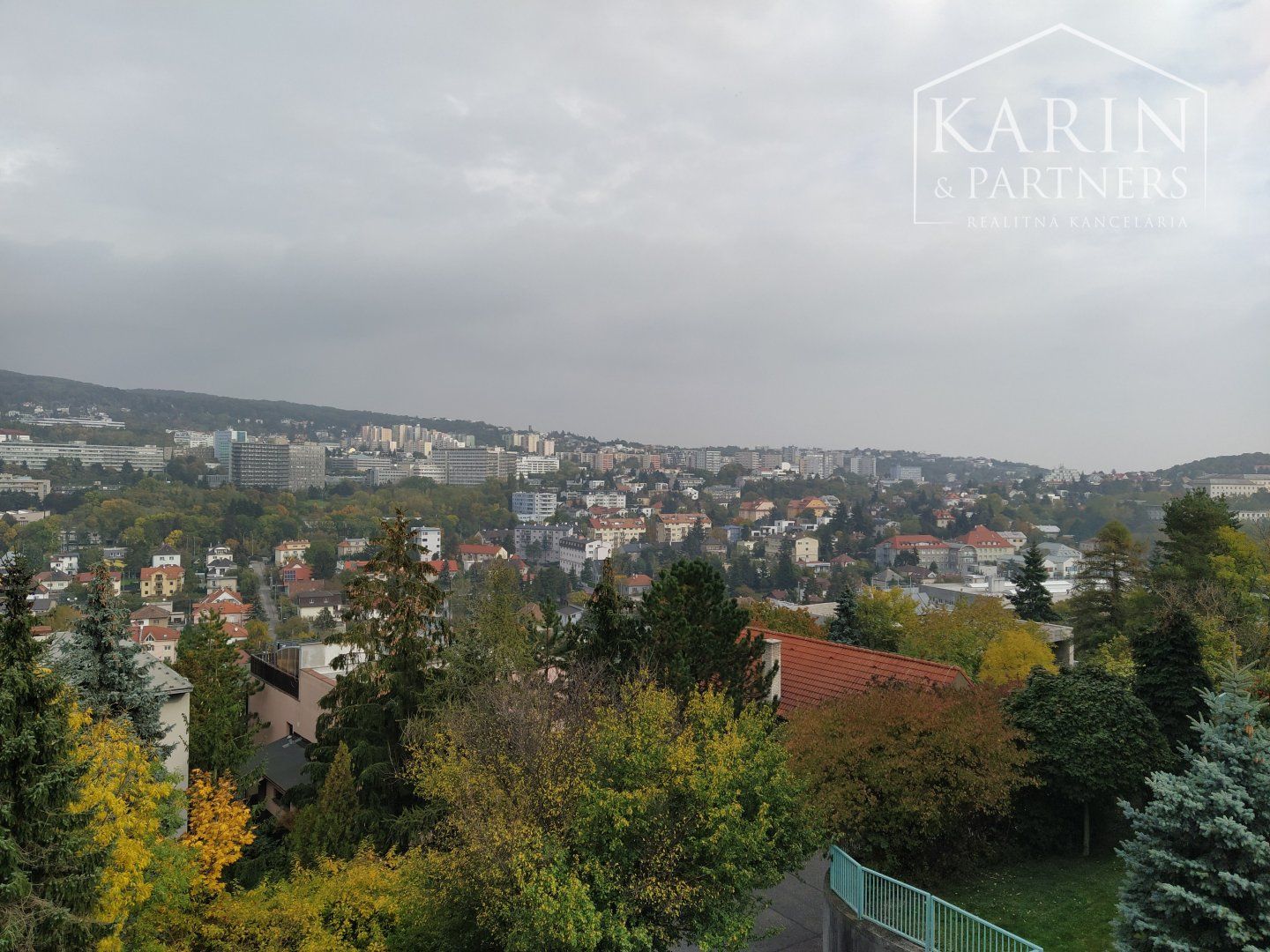 Prenájom 4 izb. byt 127m2 s loggiou 10m2 a garážou na Drotárskej ceste, BA I. Staré Mesto.