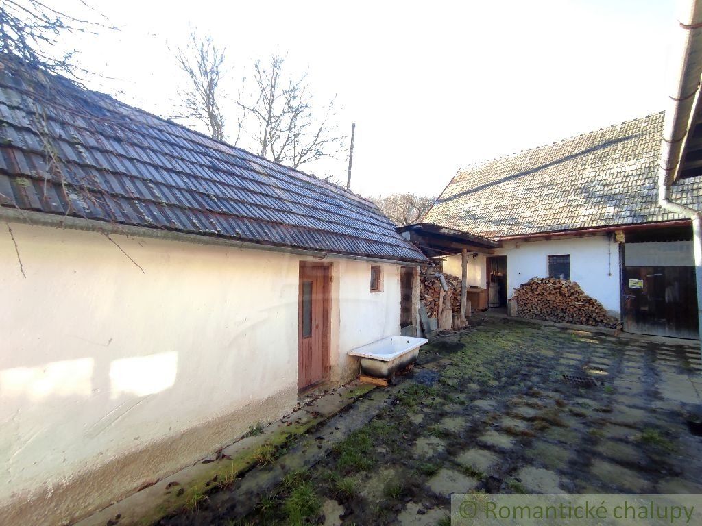 CENA DOHODOU ! Gazdovský dom s veľkým pozemkom na polosamote pri Krupine