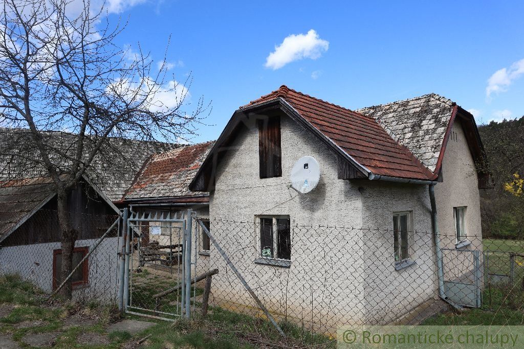 CENA DOHODOU ! Gazdovský dom s veľkým pozemkom na polosamote pri Krupine