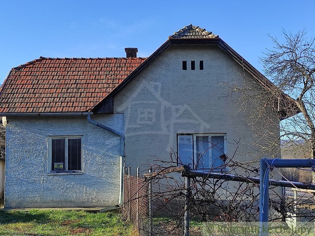 CENA DOHODOU ! Gazdovský dom s veľkým pozemkom na polosamote pri Krupine