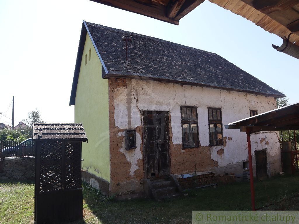 VÝRAZNE ZNÍŽENÁ CENA - Rodinný dom v pokojnom vidieckom prostredí s veľkým pozemkom pri potoku