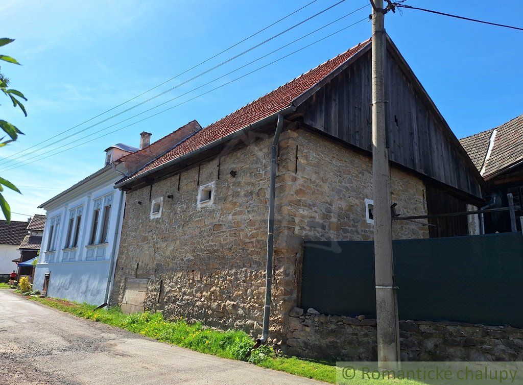 Dom na predaj s veľkou kamennou stodolou