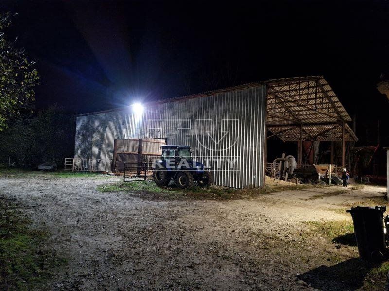 Poľnohospodárska a rodinná usadlosť s rodinným domom 6,2 ha v prírode pri obci Okoč a pri kúpeľnom meste Veľký Meder