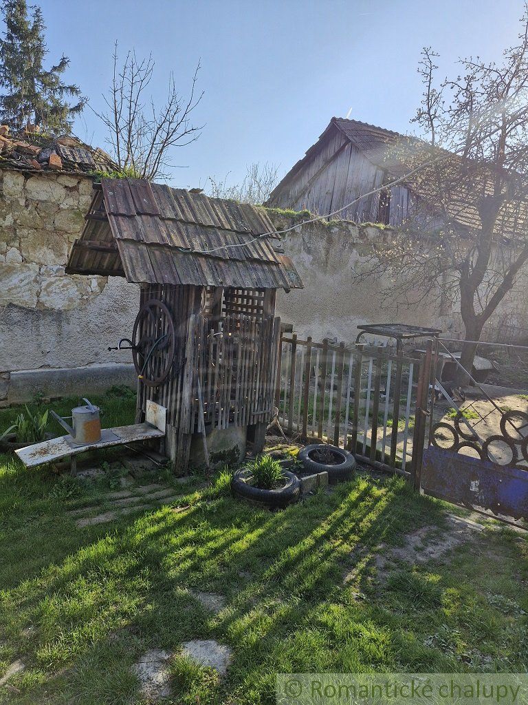 Gazdovský dom na veľkom pozemku v Hontianskej Vrbici