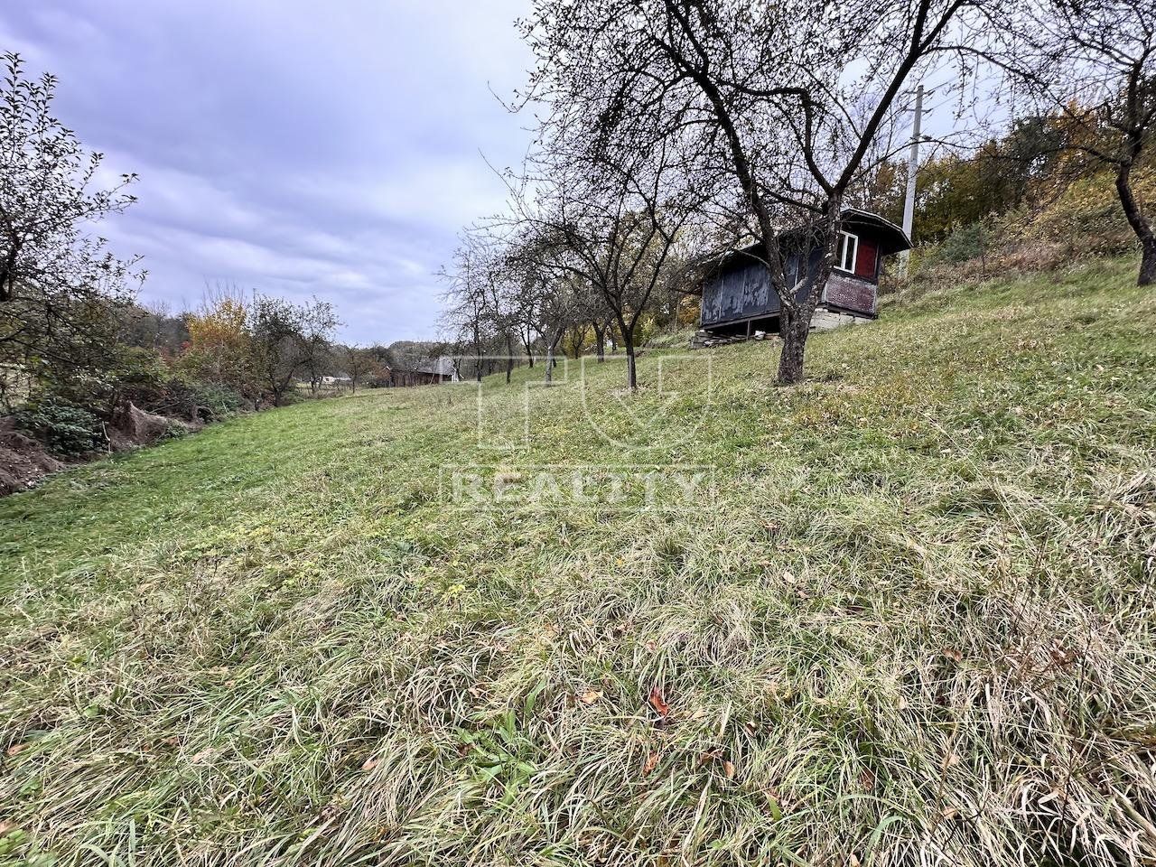 ROZĽAHLÝ STAVEBNÝ POZEMOK, 1362m2, HORNÁ SÚČA