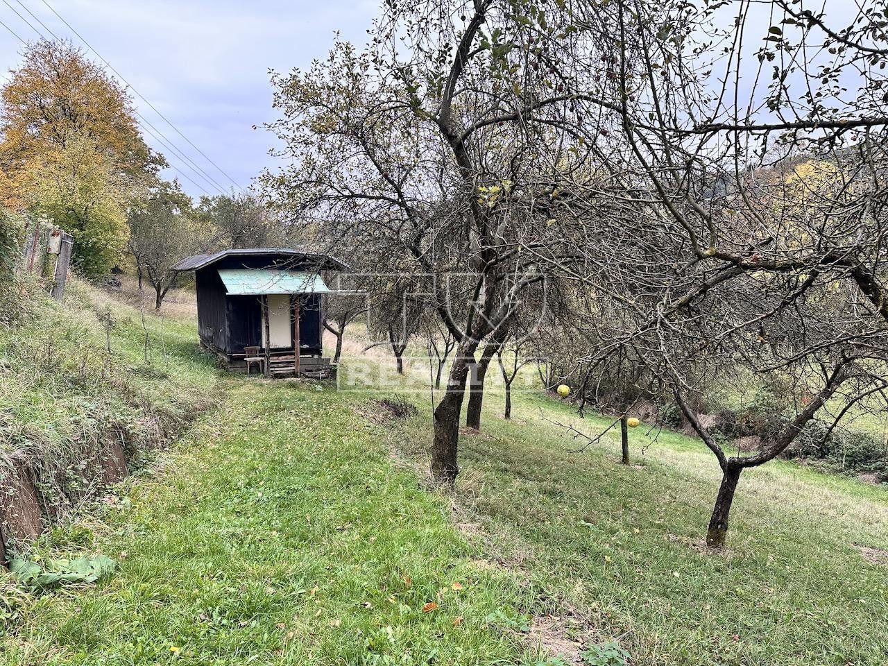 ROZĽAHLÝ STAVEBNÝ POZEMOK, 1362m2, HORNÁ SÚČA