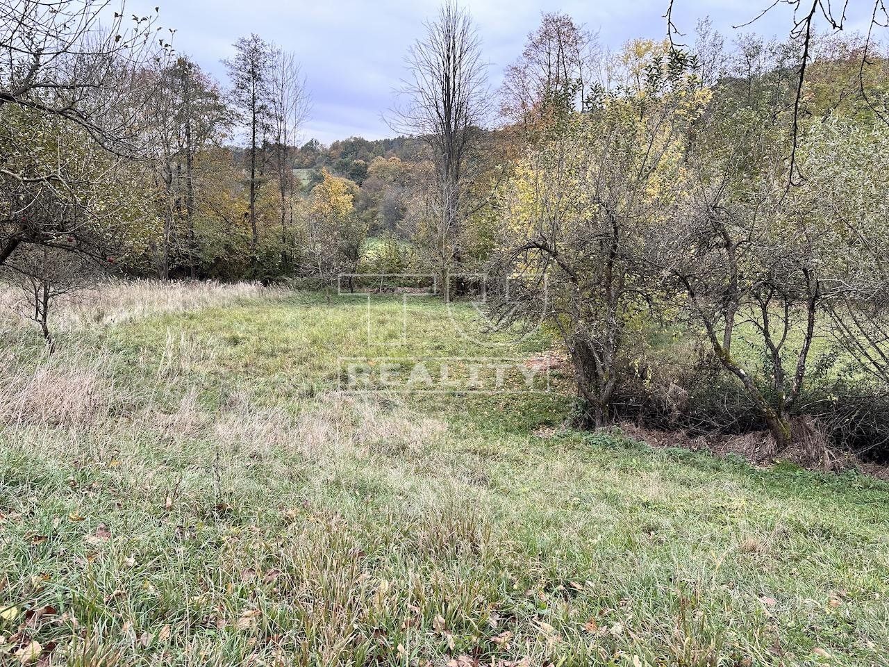 ROZĽAHLÝ STAVEBNÝ POZEMOK, 1362m2, HORNÁ SÚČA