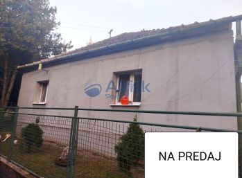 Znížená cena !!!   Rodinný dom v Seliciach - 89000 €