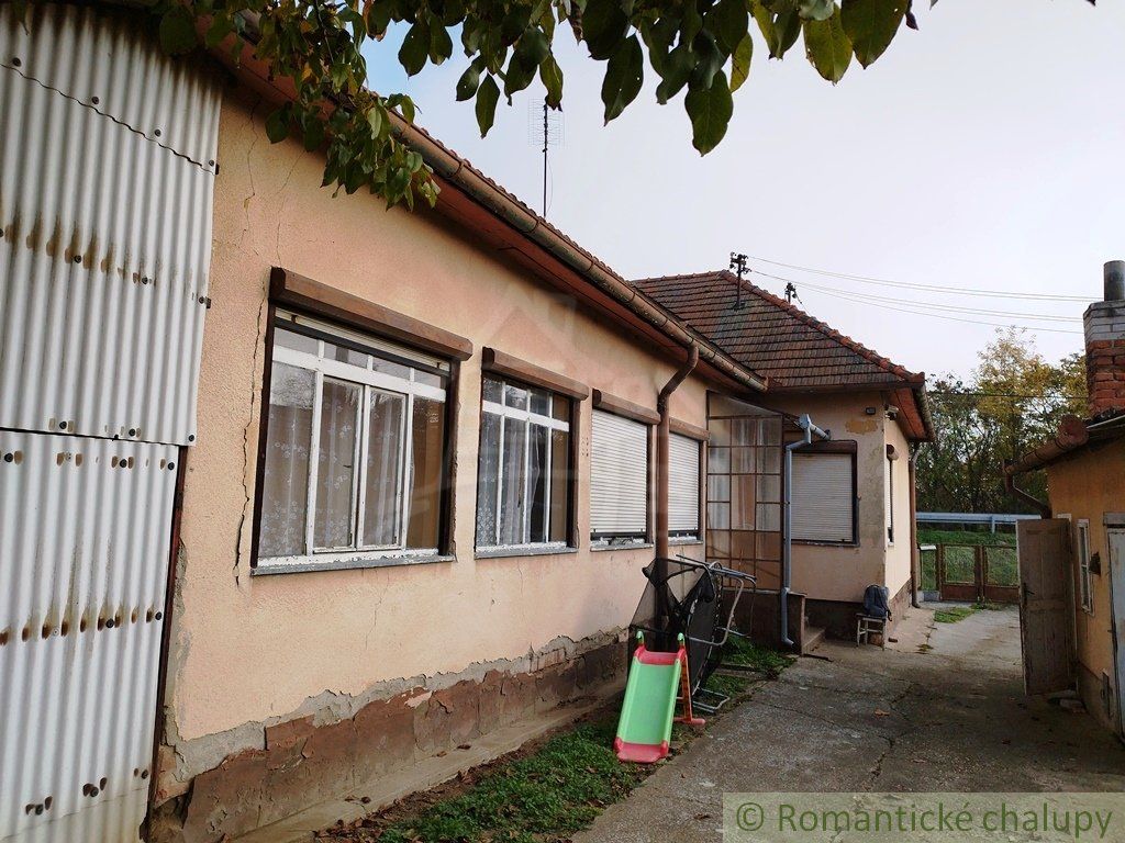 Dom vhodný na okamžité bývanie s veľkým 949m²  pozemkom v obci Pastovce