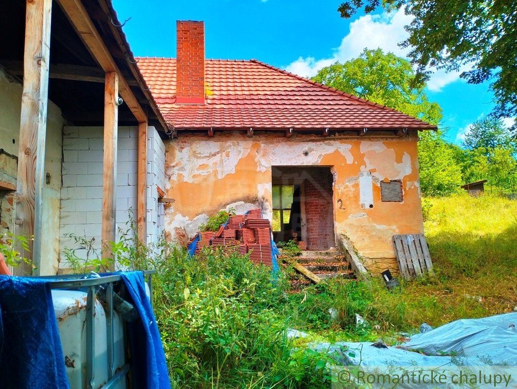 Neobyčajný veľký dom v obklopení Strážovských vrchov na predaj