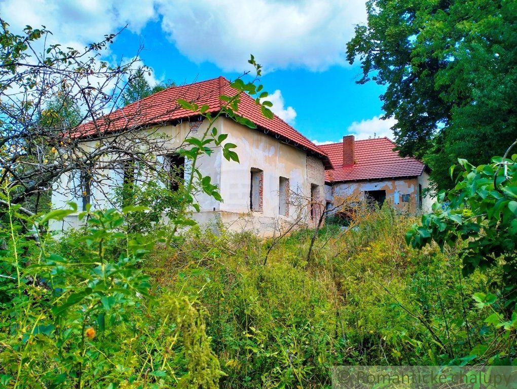 Neobyčajný veľký dom v obklopení Strážovských vrchov na predaj