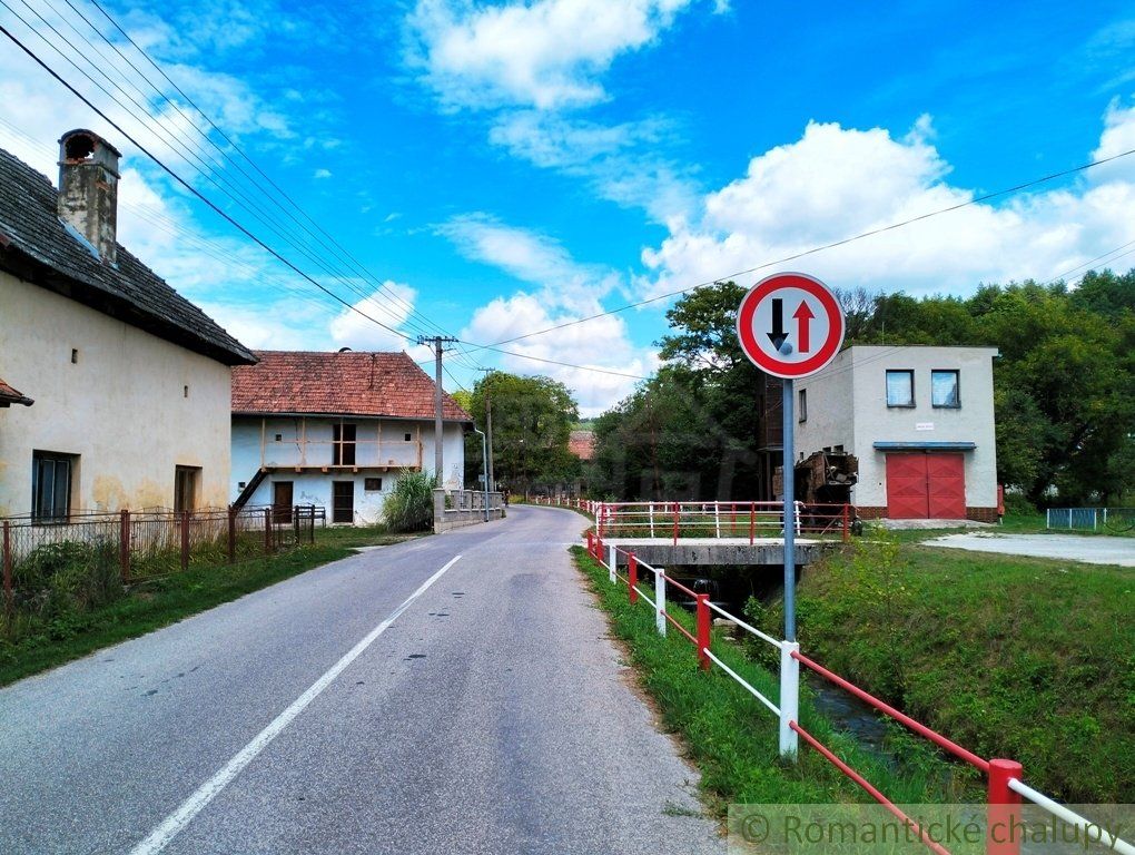 Neobyčajný veľký dom v obklopení Strážovských vrchov na predaj