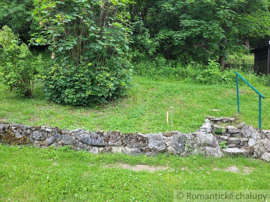 Rodinný dom v prírodnom prostredí na polosamote pred obcou Valaská Belá na predaj