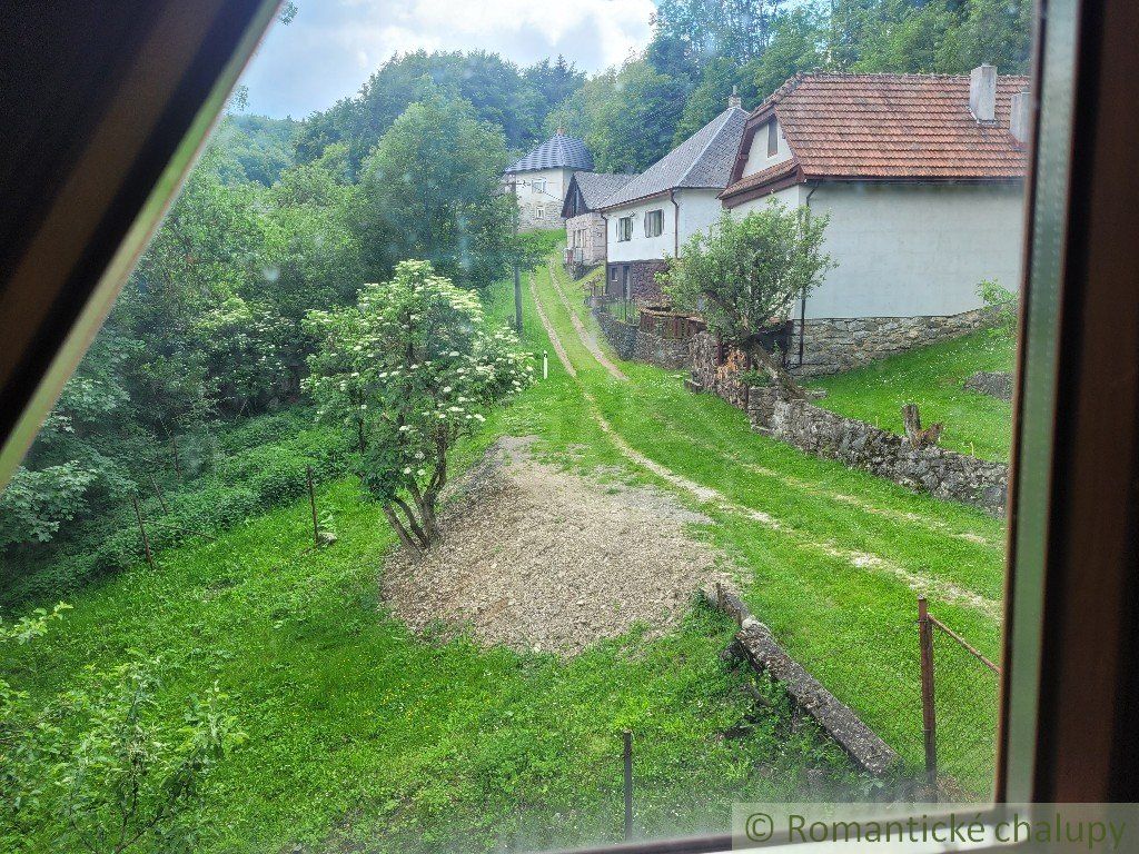 Rodinný dom v prírodnom prostredí na polosamote pred obcou Valaská Belá na predaj