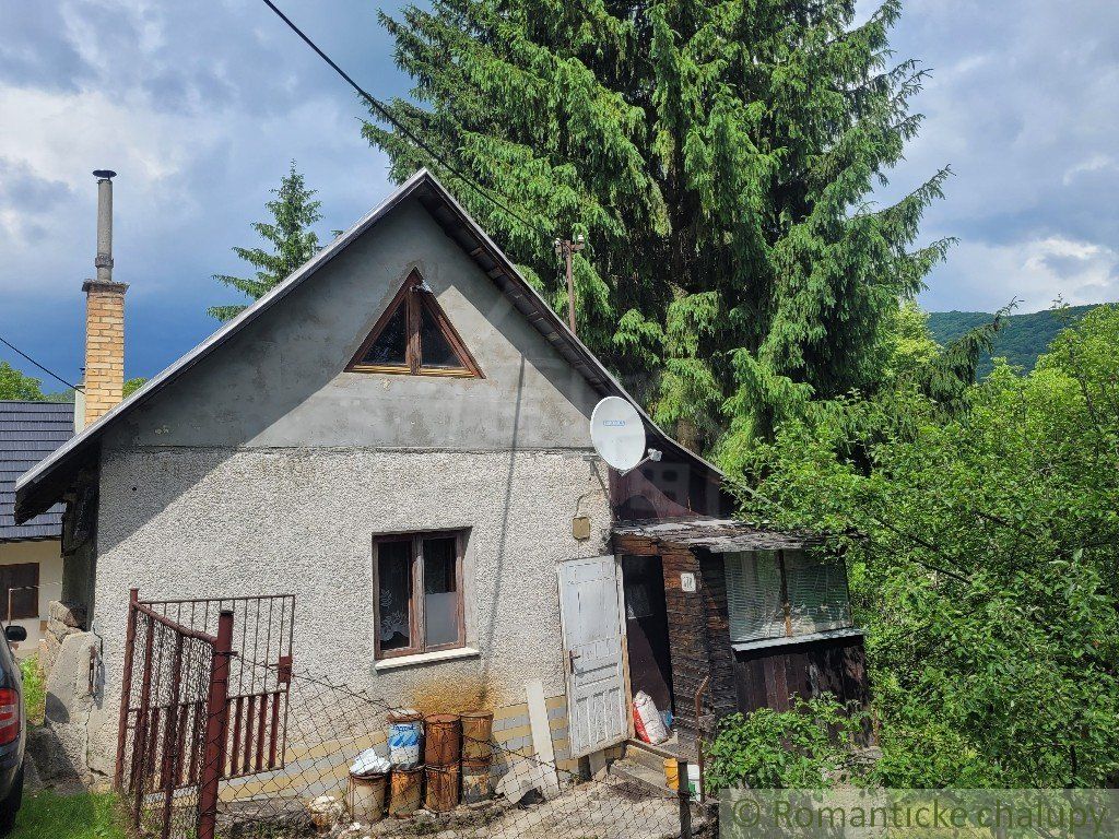 Rodinný dom v prírodnom prostredí na polosamote pred obcou Valaská Belá na predaj