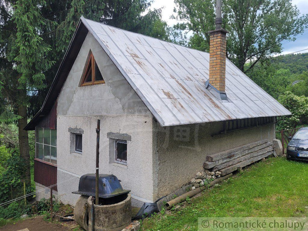 Rodinný dom v prírodnom prostredí na polosamote pred obcou Valaská Belá na predaj