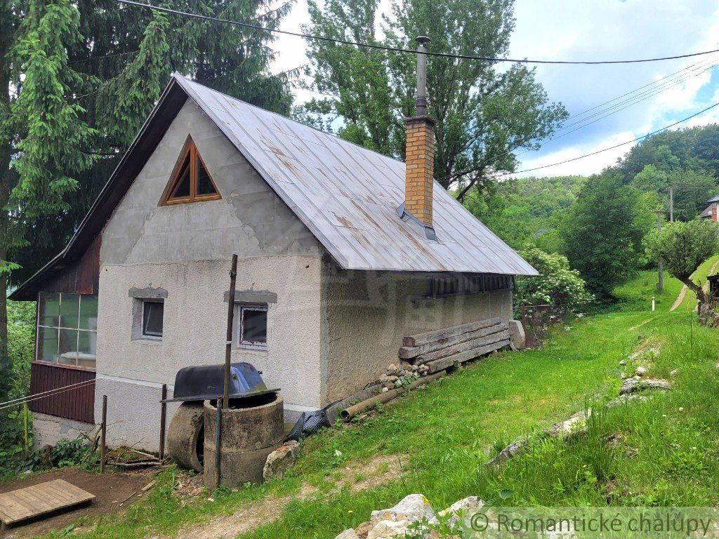 Rodinný dom v prírodnom prostredí na polosamote pred obcou Valaská Belá na predaj