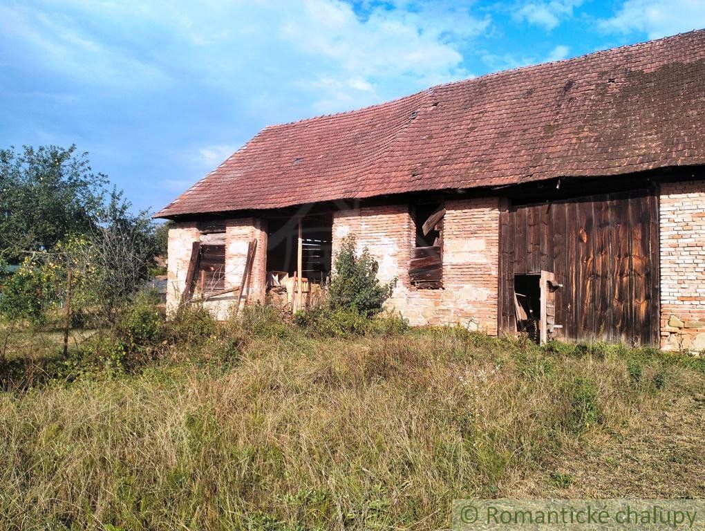 Zachovalý rodinný dom v tichej časti obce Horné Naštice na predaj.