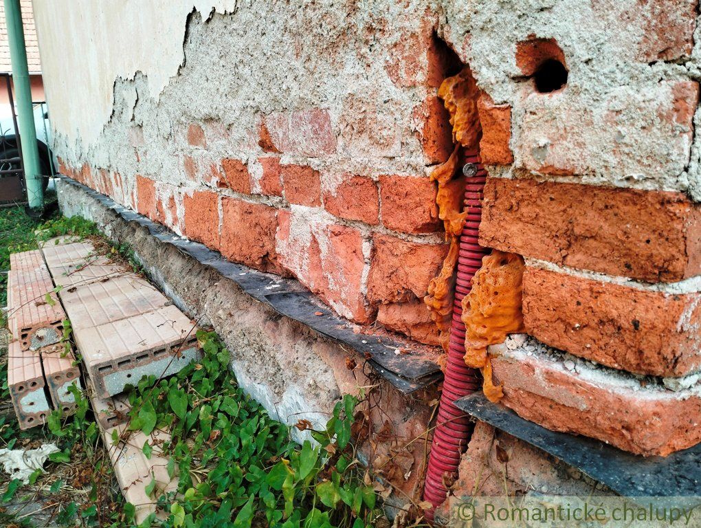 Zachovalý rodinný dom v tichej časti obce Horné Naštice na predaj.