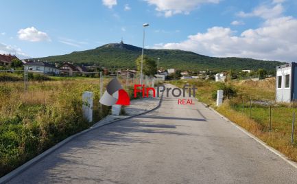 Predám stavebné pozemky v Nitre pod Zoborom - všetky siete, tichá lokalita.