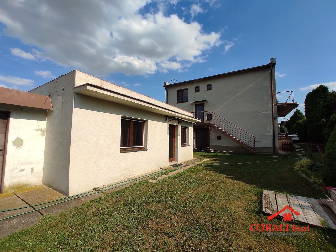 Predaj 5 izbový dom + 1 izbový  domček, pozemok 1437 m2, Ivanka pri Dunaji