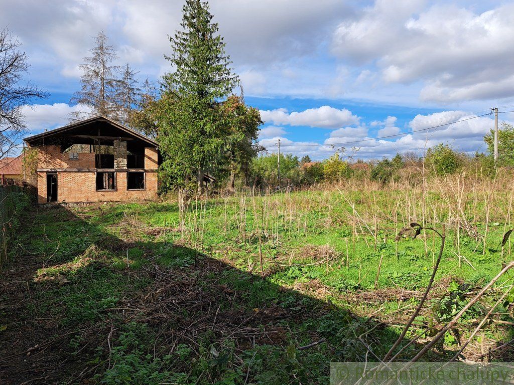 Rozostavaný jedinečný dom na rozľahlom pozemku v peknom tichom prostredí