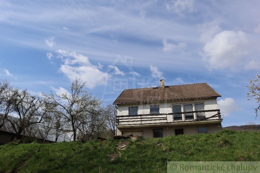 NOVÁ CENA  ! Priestranný rodinný dom so záhradou v príjemnom prostredí H. Tisovníka