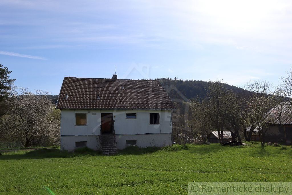 NOVÁ CENA  ! Priestranný rodinný dom so záhradou v príjemnom prostredí H. Tisovníka