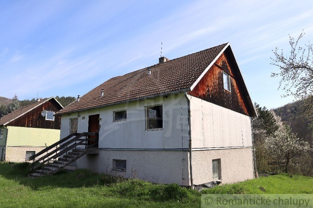 NOVÁ CENA  ! Priestranný rodinný dom so záhradou v príjemnom prostredí H. Tisovníka