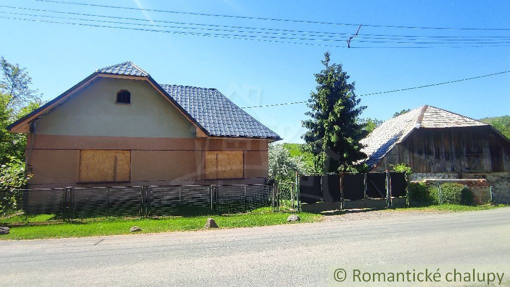 EXKLUZÍVNE - Pôvodný gazdovský dom s vínnym domčekom a väčším pozemkom v tichej obci Chrťany