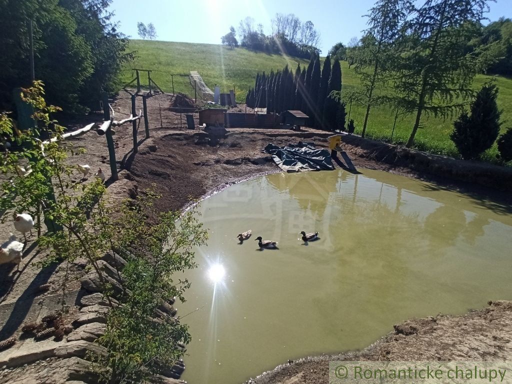 Komerčný objekt s tenisovým kurtom a rodinným domom vhodný na podnikanie