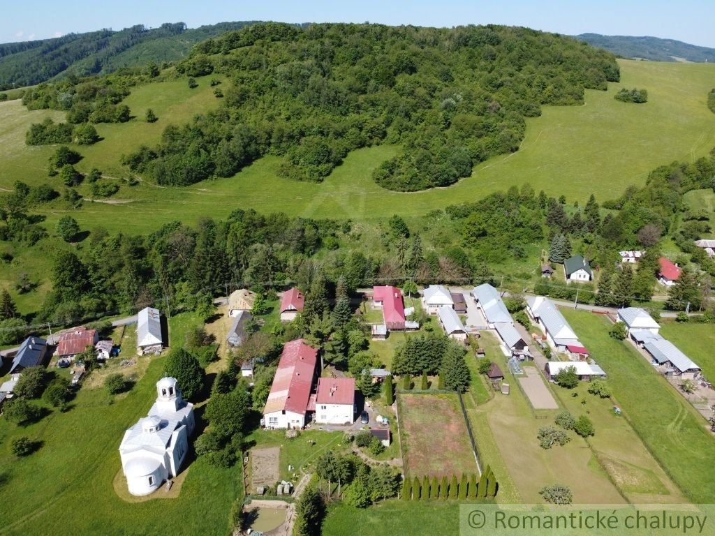 Komerčný objekt s tenisovým kurtom a rodinným domom vhodný na podnikanie