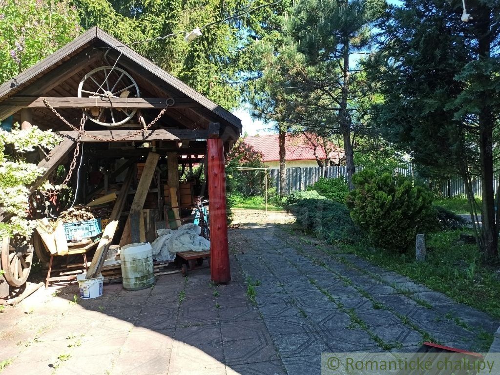 Komerčný objekt s tenisovým kurtom a rodinným domom vhodný na podnikanie